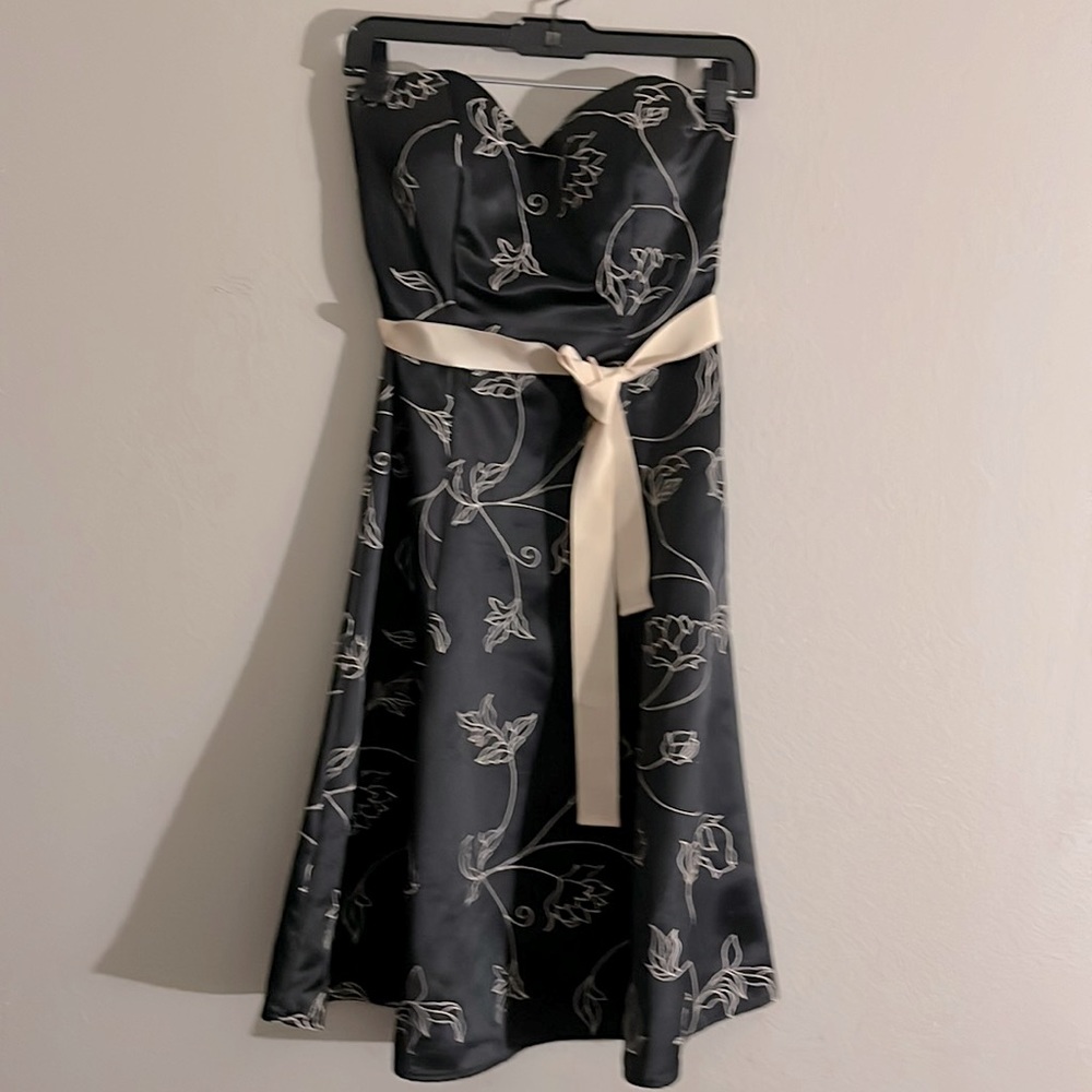 WHITE HOUSE BLACK MARKET Black Ivory Ribbon Belted Embroidered Strapless dress 0